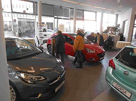 Impressionen vom Angrillen in fünf Opel-Autohäusern der Peter-Gruppe. (Foto: Rietschel/Autohaus Peter)